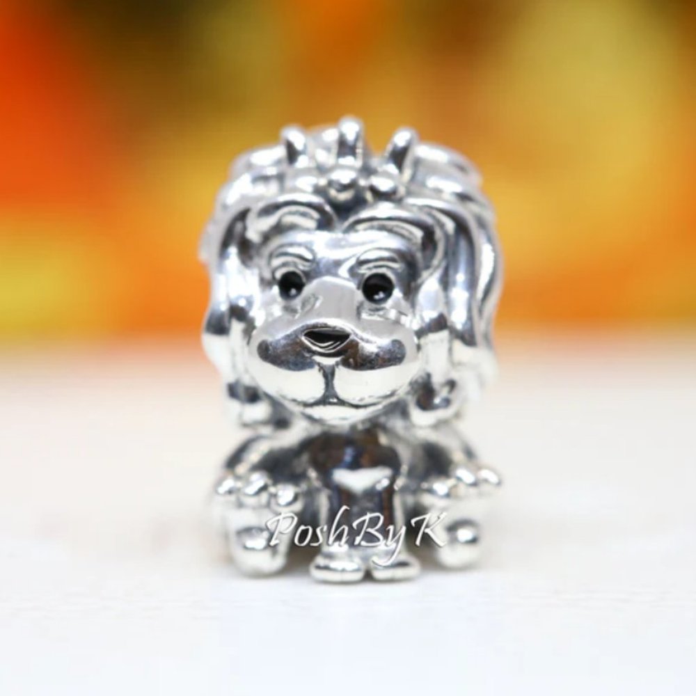 PANDORA Wavy Union Jack Lion Charm 799032C01